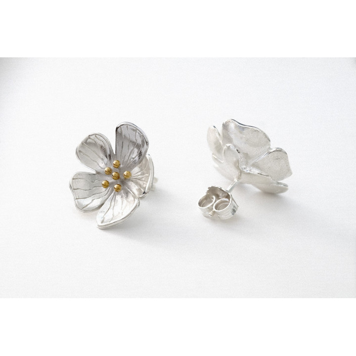 Hilla Earrings – Stud Design in Silver and Gold