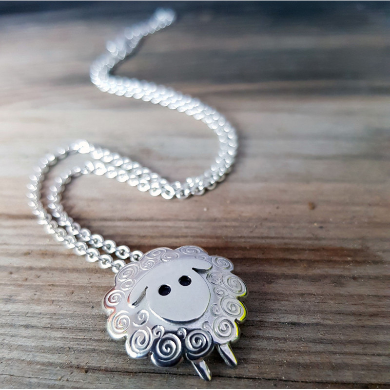 Big sheep pendant with chain