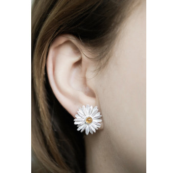 Daisy stud earrings