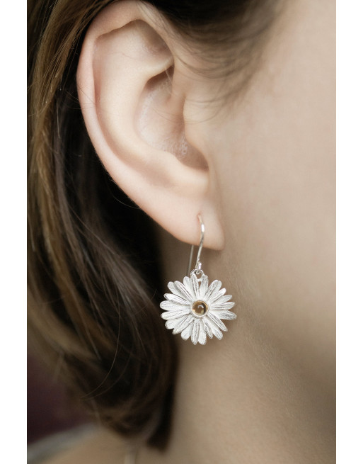 Daisy stud earrings