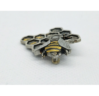 Bee brooch