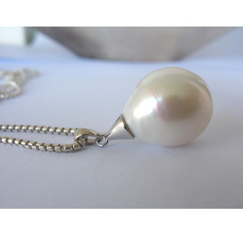White droplet pendant