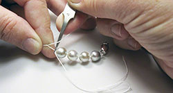 Pearl knotting